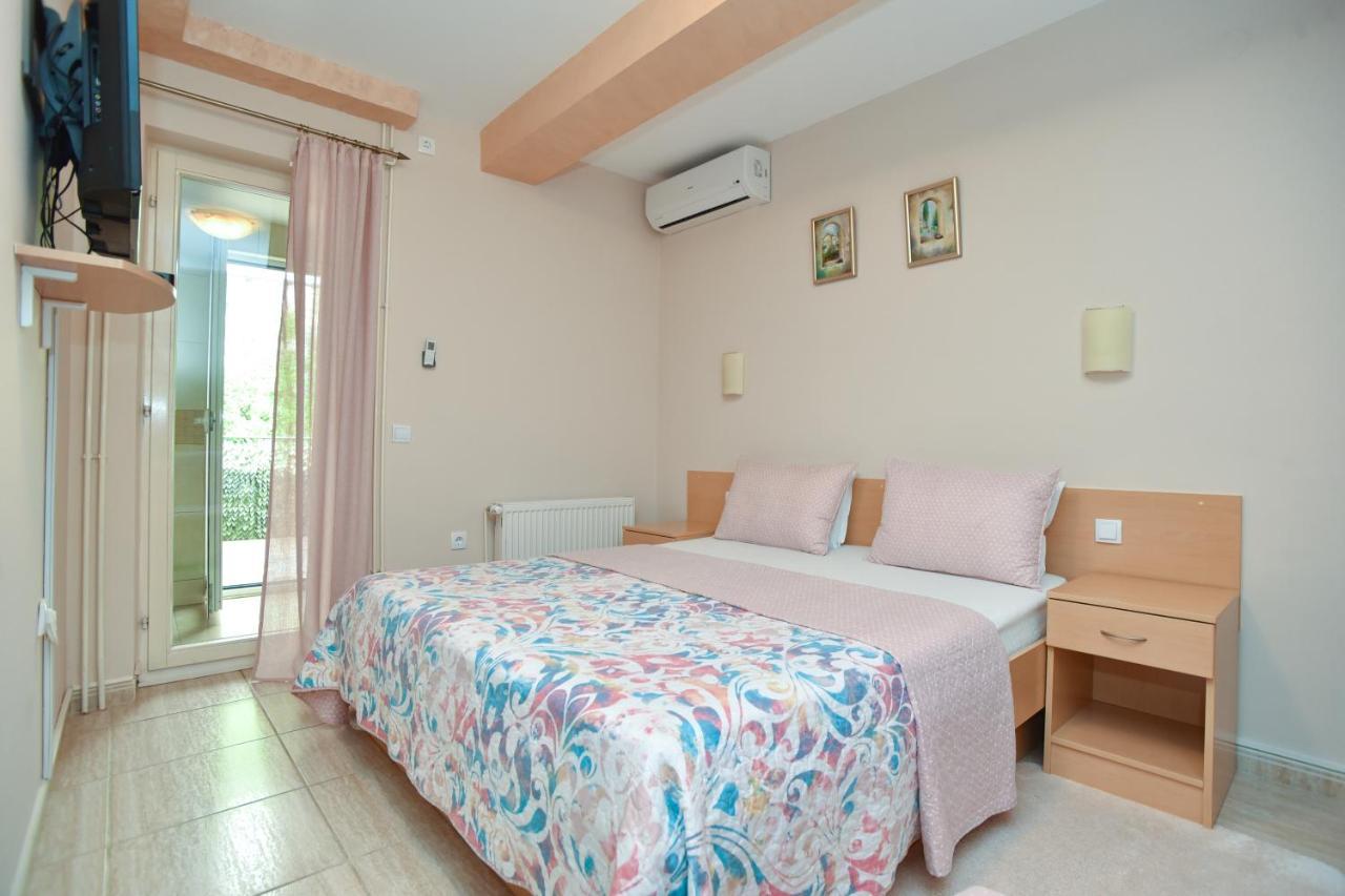 Apartments And Rooms Drago สเวติ สเตฟาน ภายนอก รูปภาพ