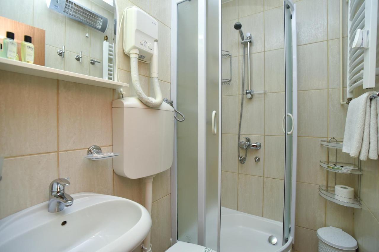 Apartments And Rooms Drago สเวติ สเตฟาน ภายนอก รูปภาพ